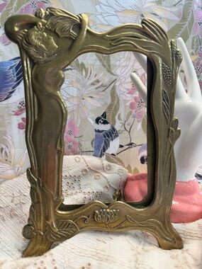 Vintage-Style Brass Art Nouveau Picture Frame - Gold Finish